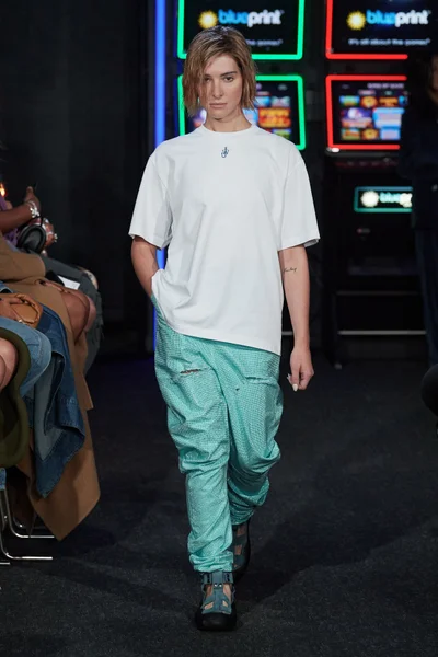 Look 30